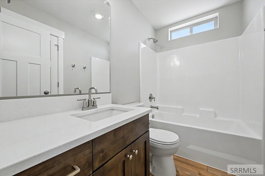 433 Spruce Way Property Photo 10