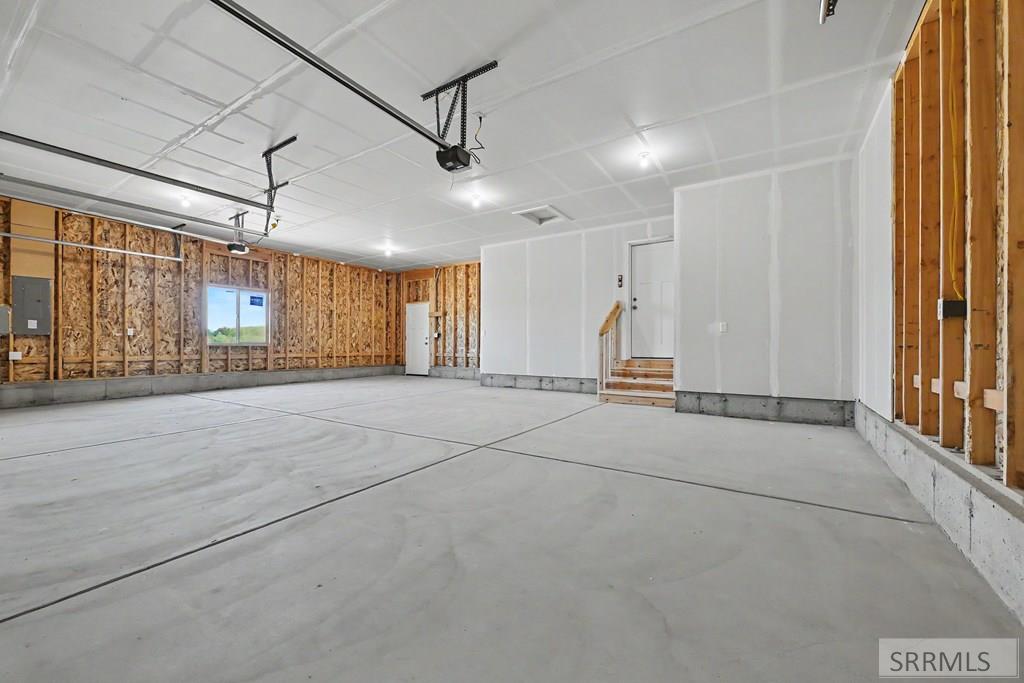 433 Spruce Way Property Photo 14