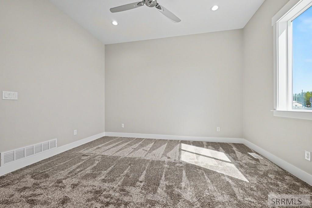 477 Spruce Way Property Photo 4