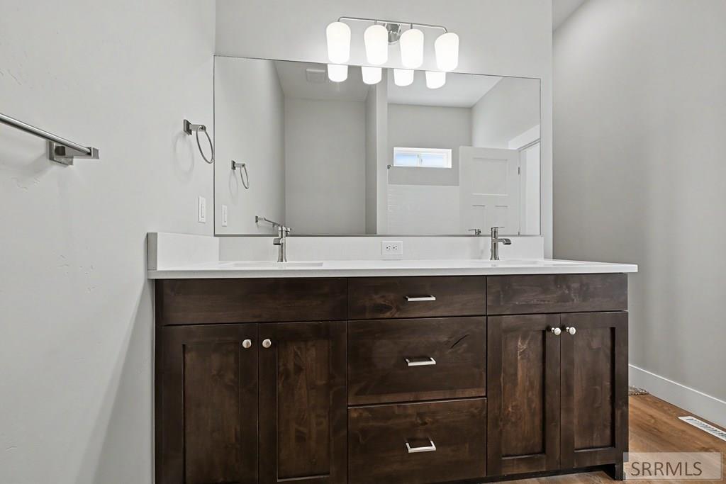 477 Spruce Way Property Photo 5