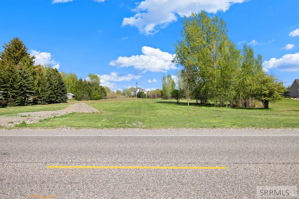 L1 B4 N 3950 E Property Photo 12