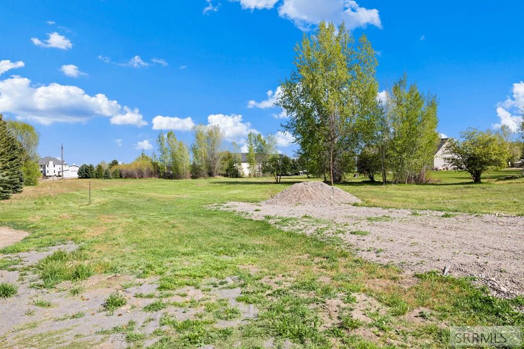 L1 B4 N 3950 E Property Photo 14