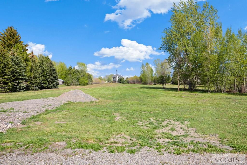 L1 B4 N 3950 E Property Photo 15