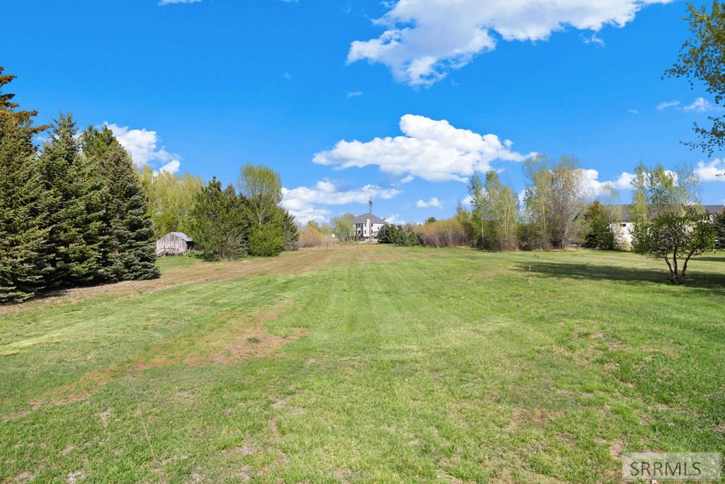L1 B4 N 3950 E Property Photo 16