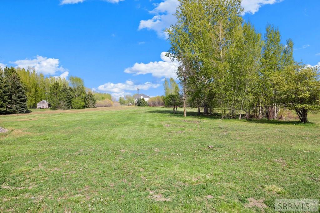L1 B4 N 3950 E Property Photo 17
