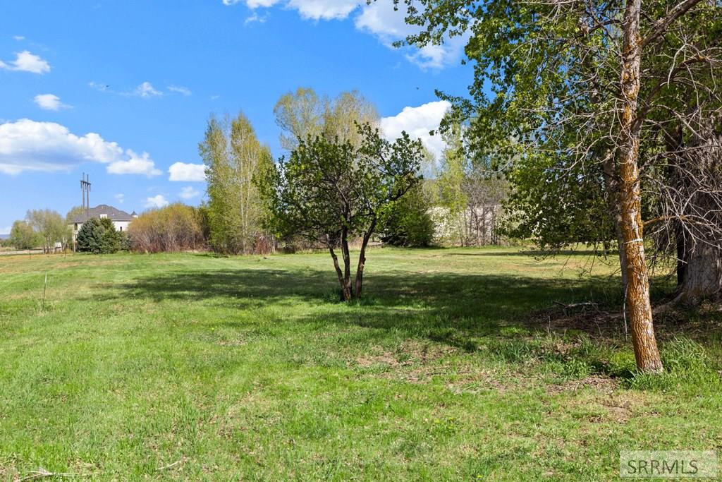 L1 B4 N 3950 E Property Photo 18