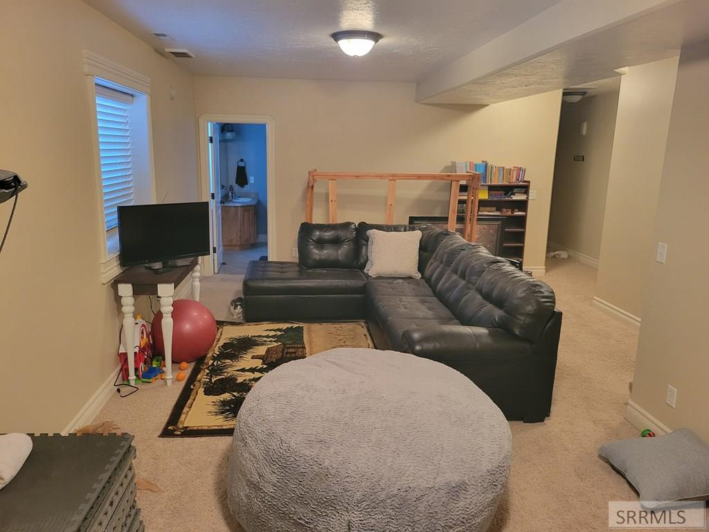 152 N 3700 E Property Photo 46