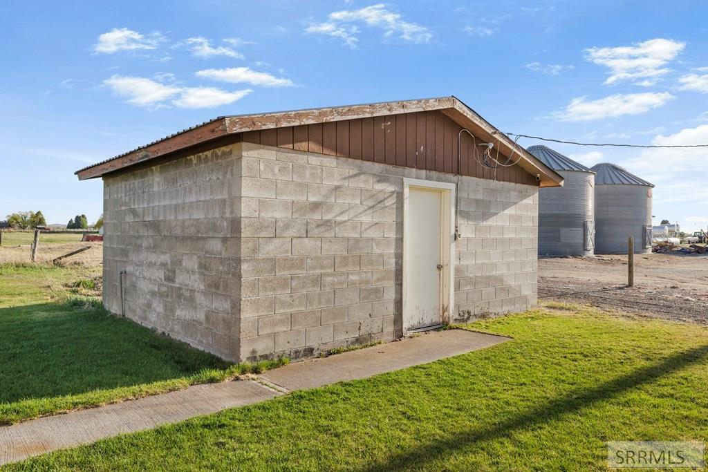 2424 E 244 N Property Photo 29