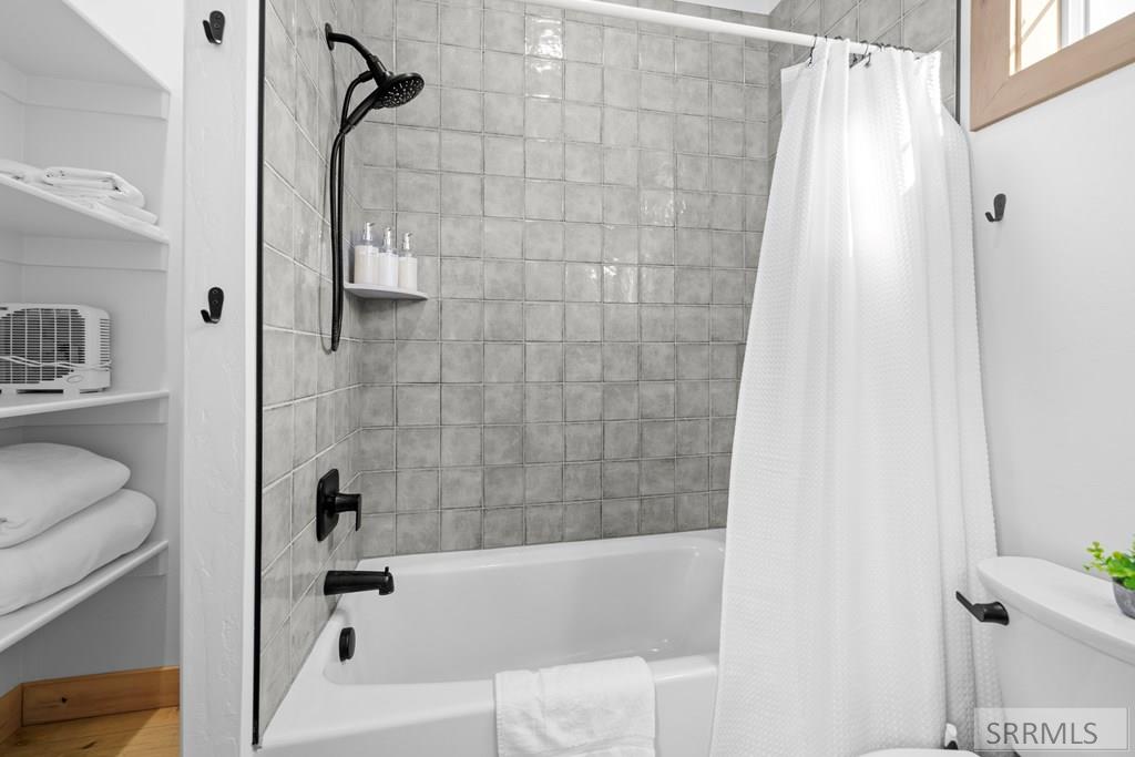 10565/68 Lava West Property Photo 52