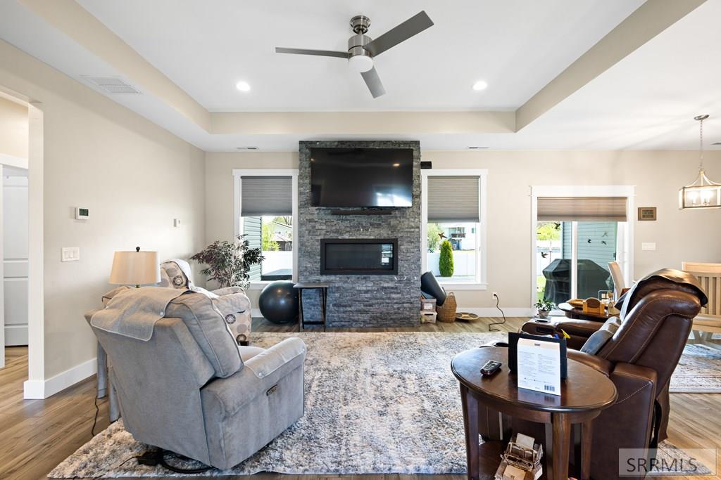 775 Sunset Court Property Photo 6