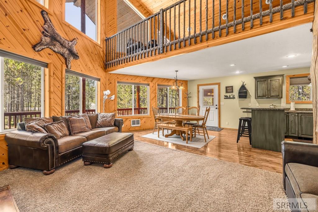 4432 Stone Run Property Photo 4