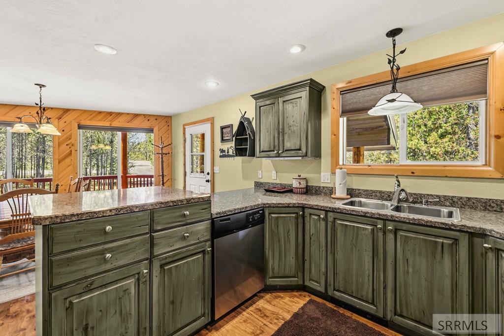 4432 Stone Run Property Photo 13