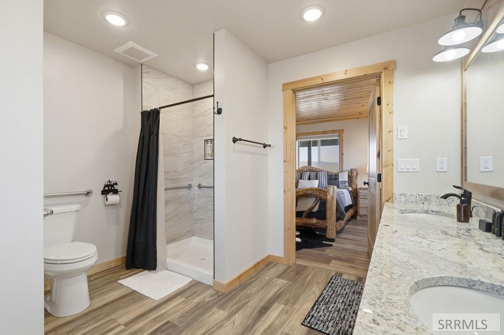 3811 Southshore Drive Property Photo 23