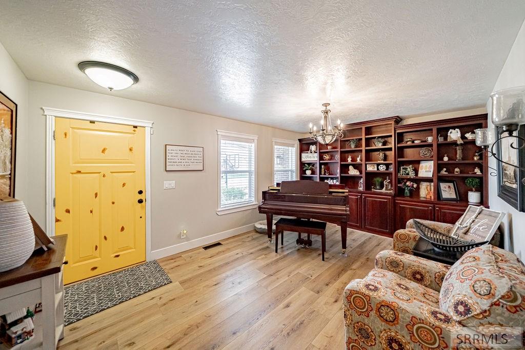 5608 Veil Drive Property Photo 4