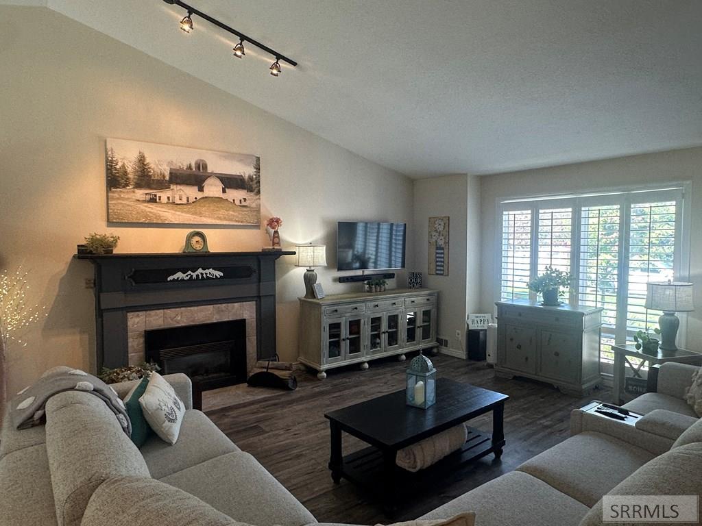 3525 Sun Circle Property Photo 4