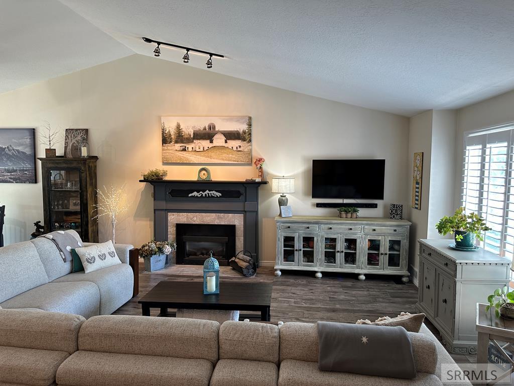 3525 Sun Circle Property Photo 5