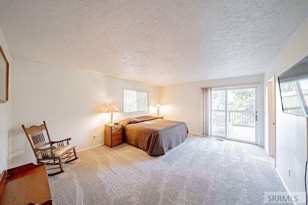 111 E 65th S Property Photo 34