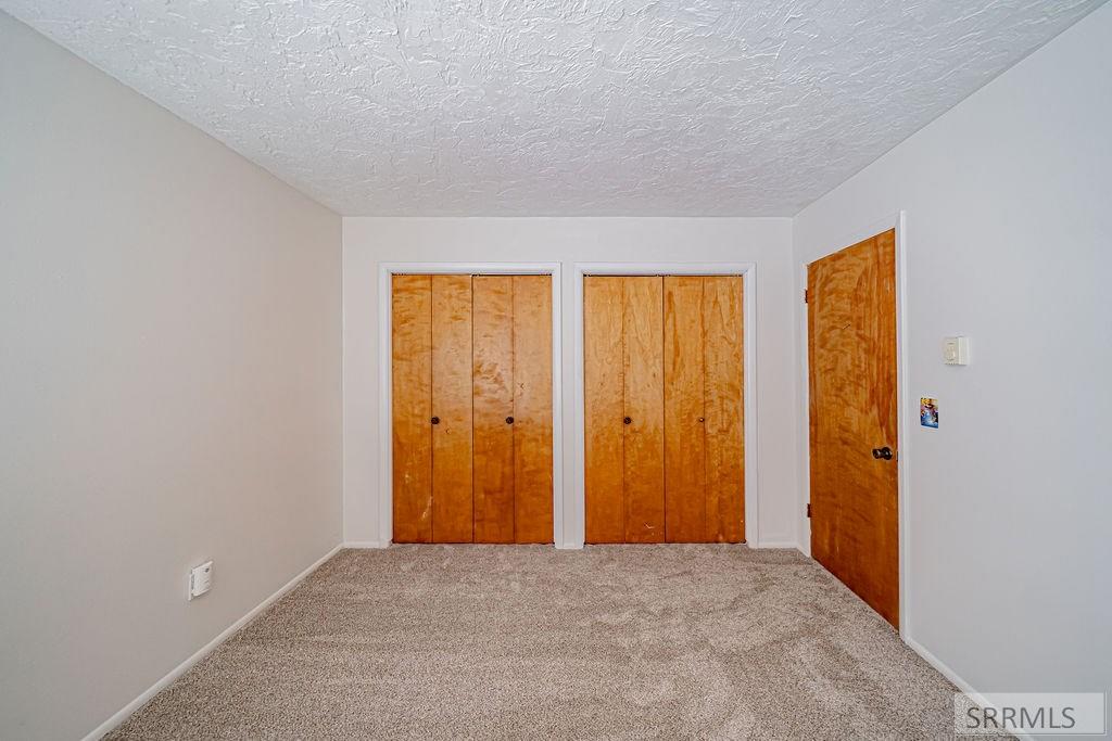 111 E 65th S Property Photo 49