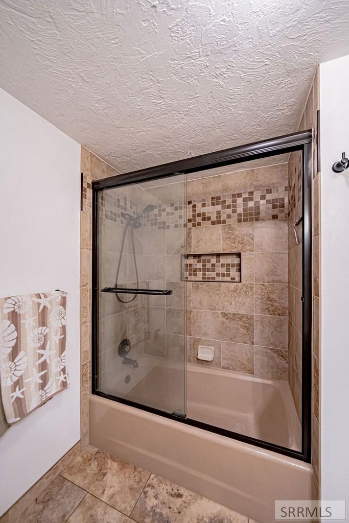 111 E 65th S Property Photo 54