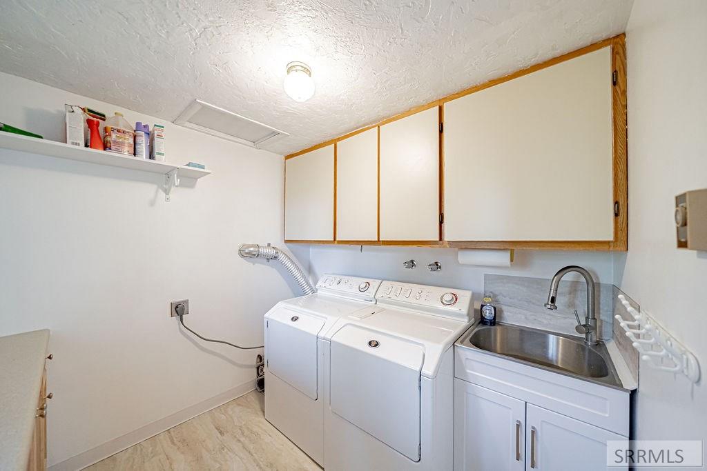 111 E 65th S Property Photo 64