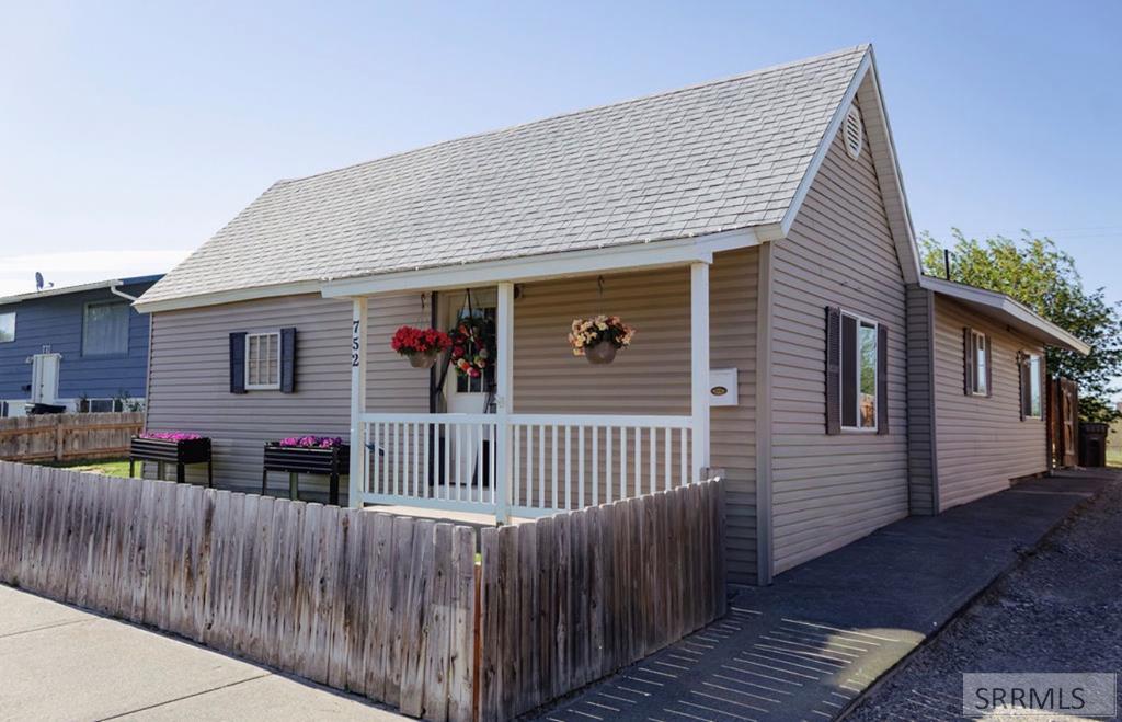 752 Cleveland Street Property Photo 1