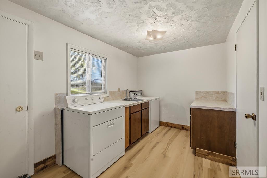 643 W 100 S Property Photo 23