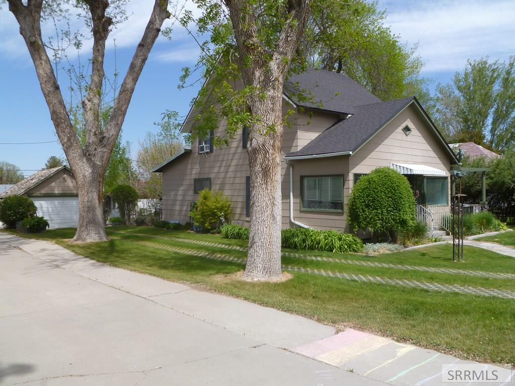 748 Falls Avenue Property Photo 3