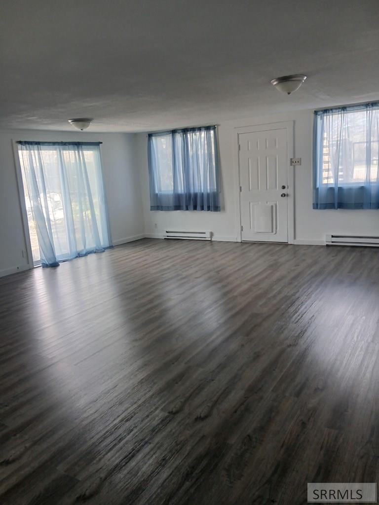 694 W Grand Avenue Property Photo 3