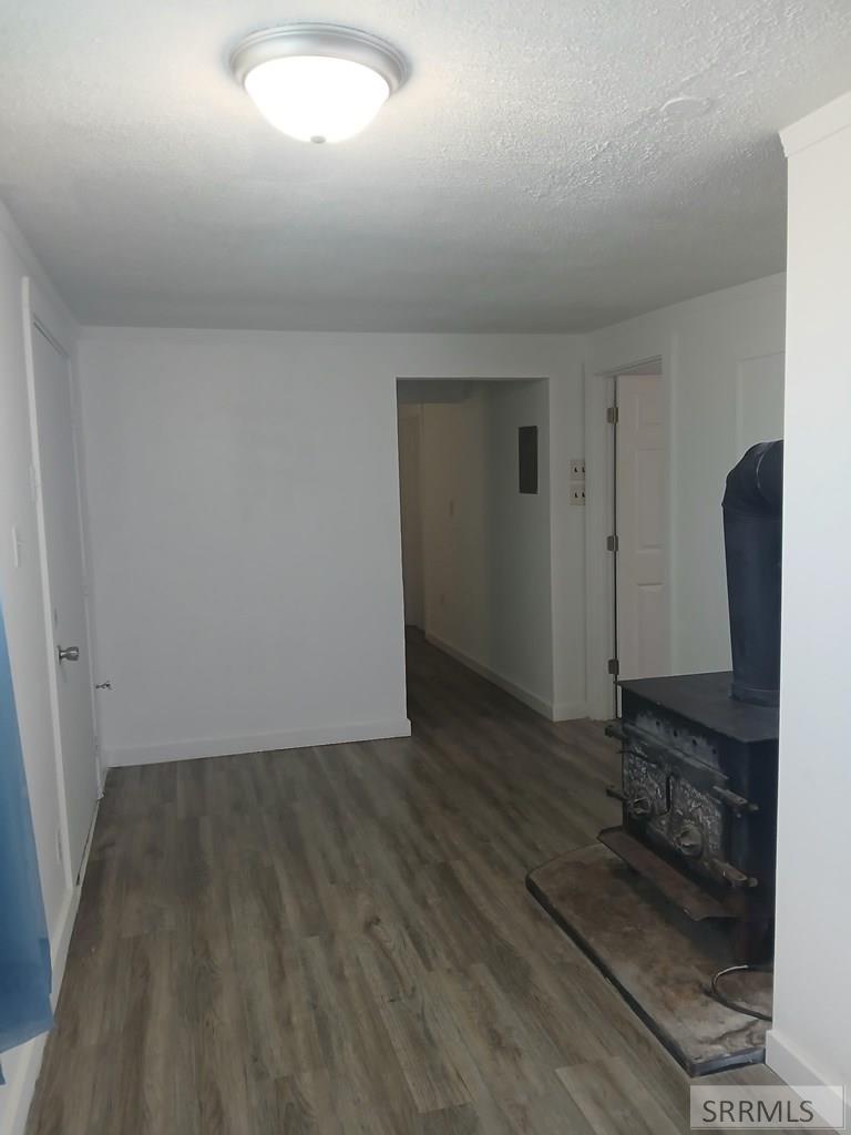 694 W Grand Avenue Property Photo 4