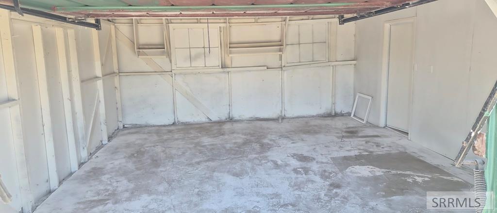 694 W Grand Avenue Property Photo 17