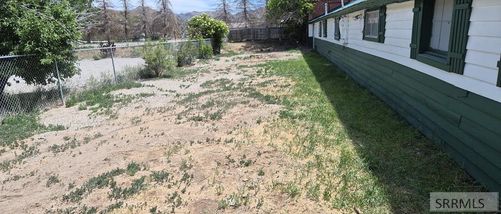 694 W Grand Avenue Property Photo 19