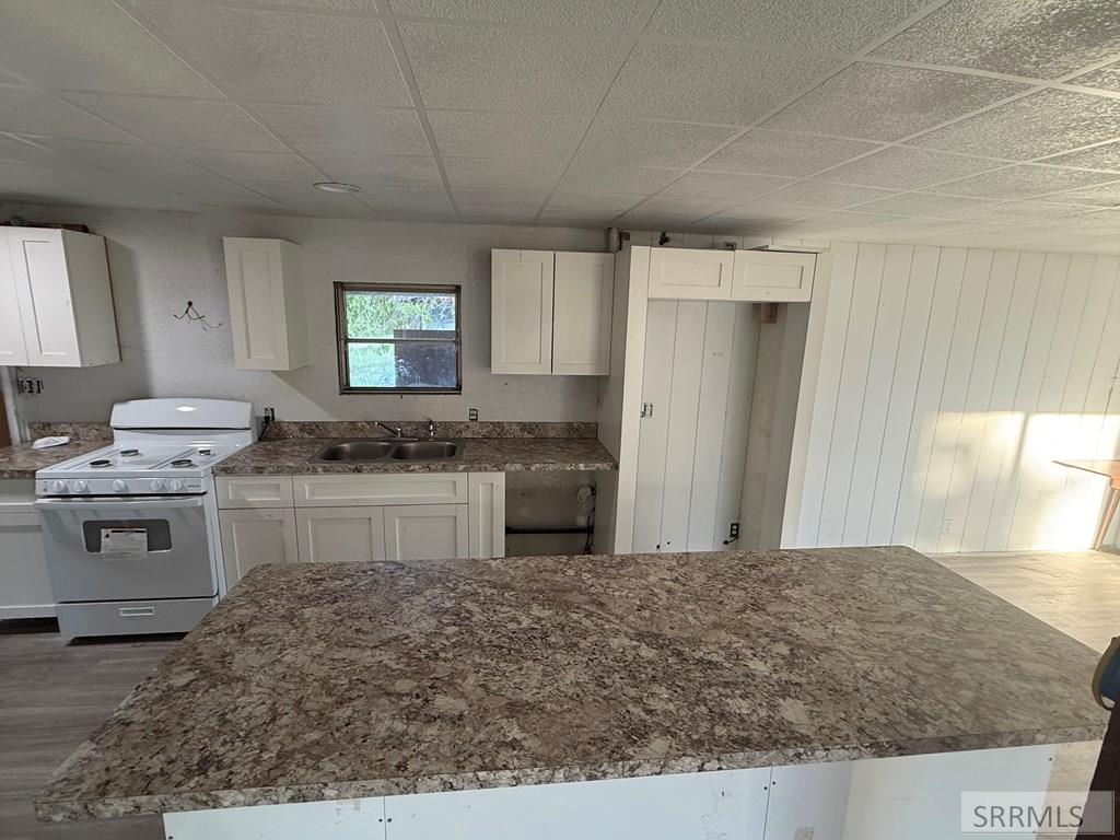 5571 E Iona Road Property Photo 3