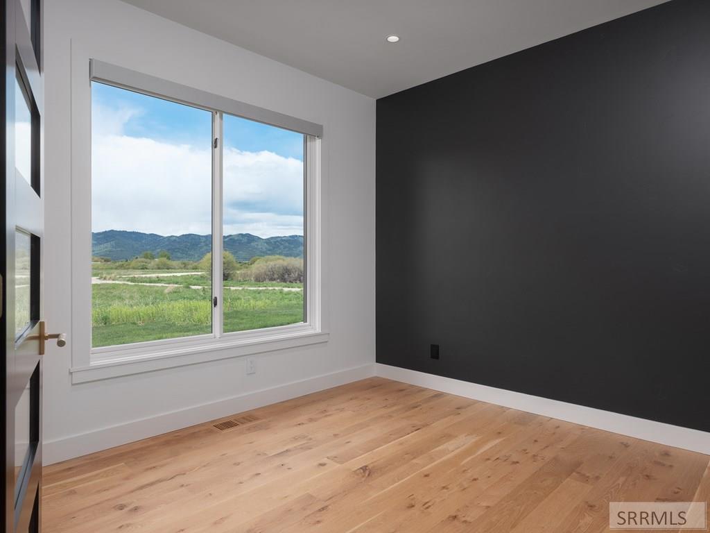 7050 Fox Meadow Drive Property Photo 18