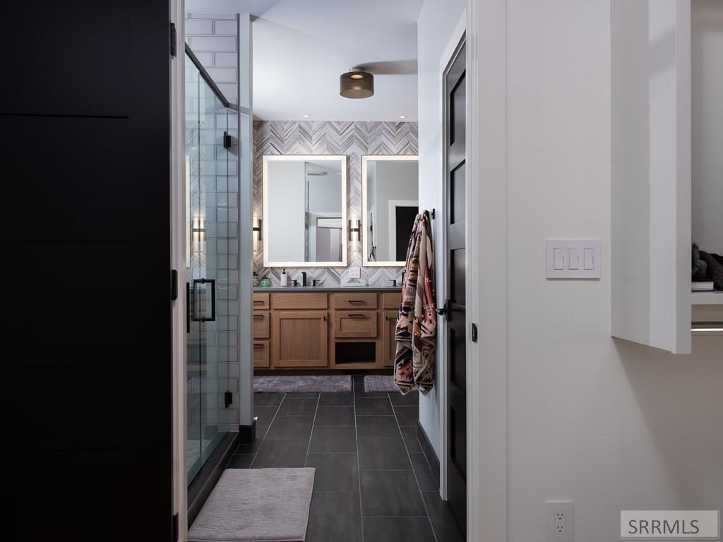 7050 Fox Meadow Drive Property Photo 25