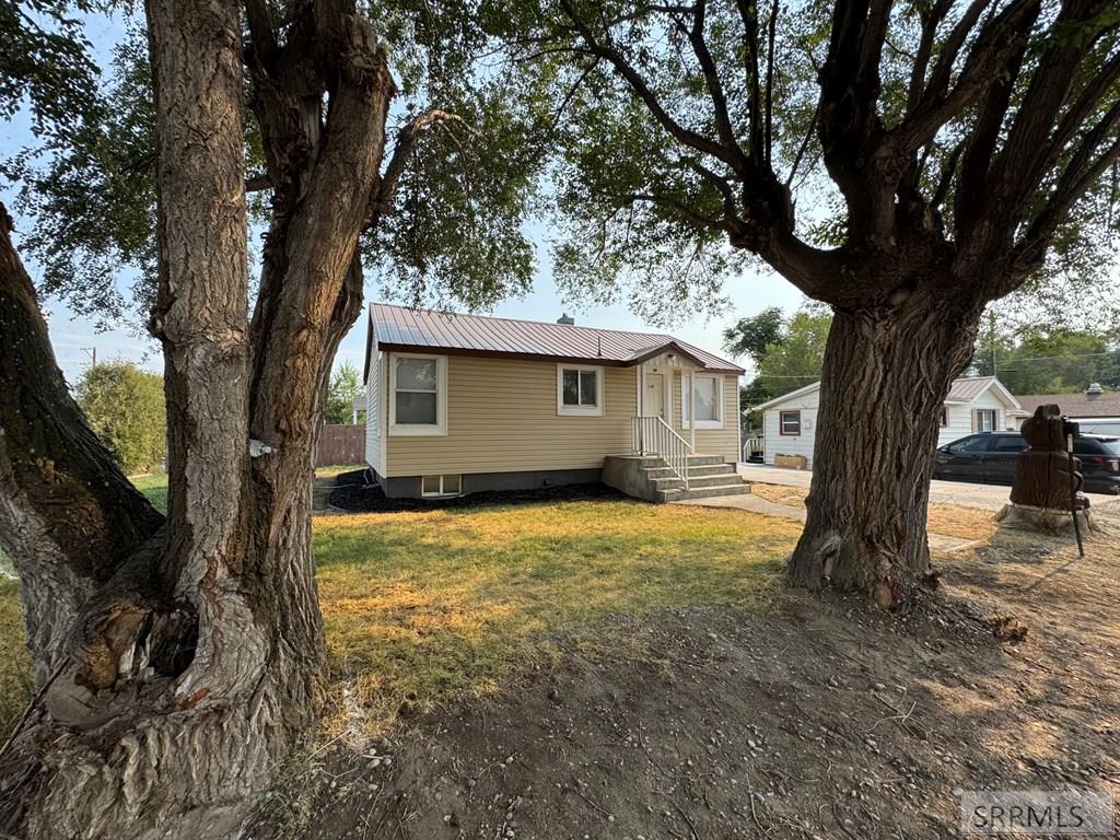 110 Topaz Property Photo 12