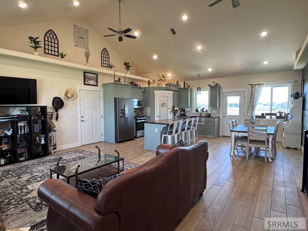 4024 E 66 N Property Photo 2