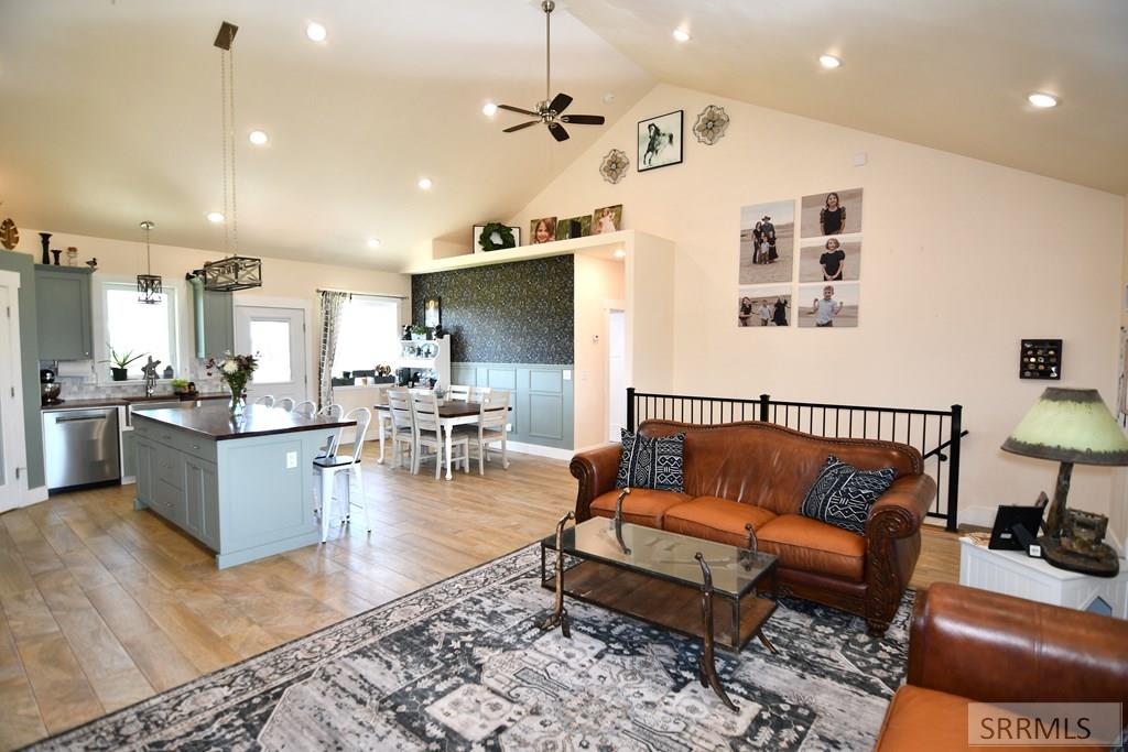 4024 E 66 N Property Photo 4