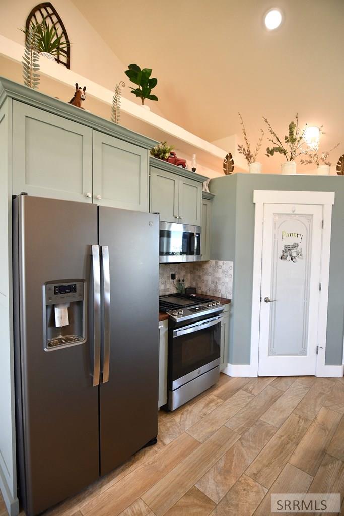 4024 E 66 N Property Photo 7