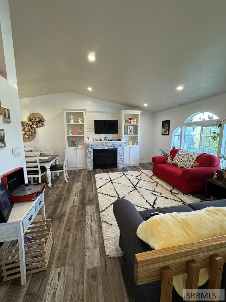 2312 E Oakmont Drive Property Photo 2