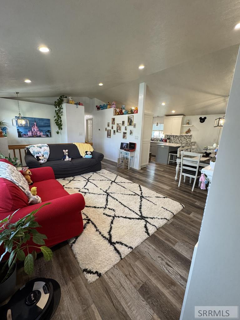 2312 E Oakmont Drive Property Photo 5