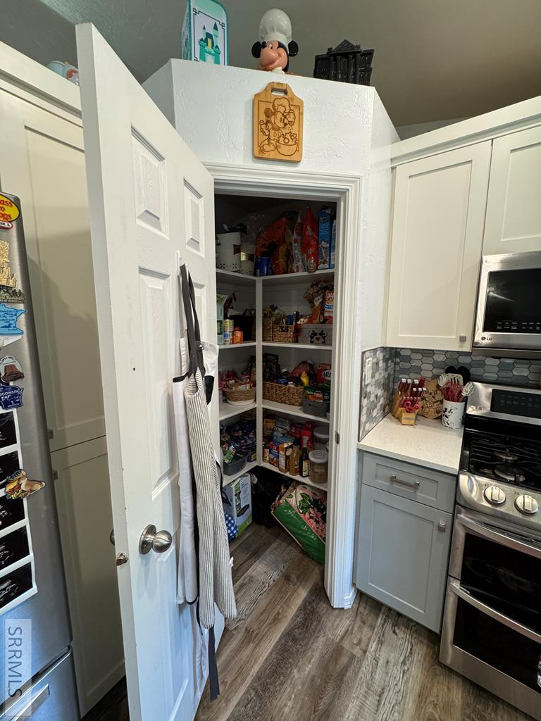 2312 E Oakmont Drive Property Photo 9