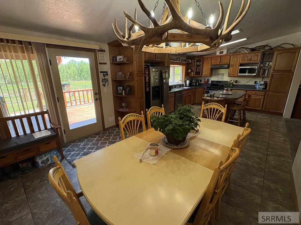 190 Meadow Road Property Photo 7