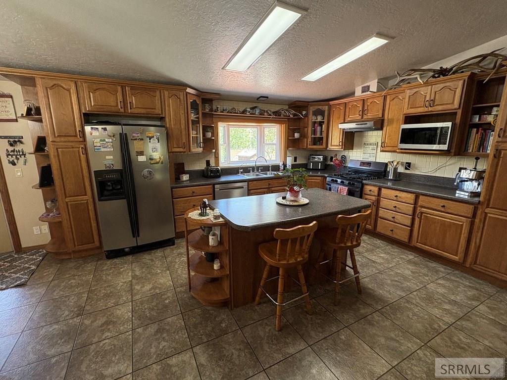 190 Meadow Road Property Photo 9
