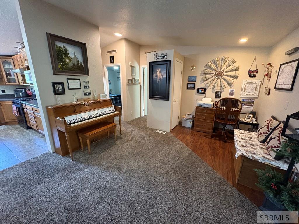 190 Meadow Road Property Photo 13