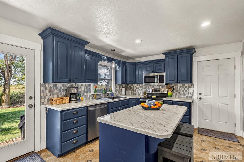 653 N 3300 E Property Photo 7