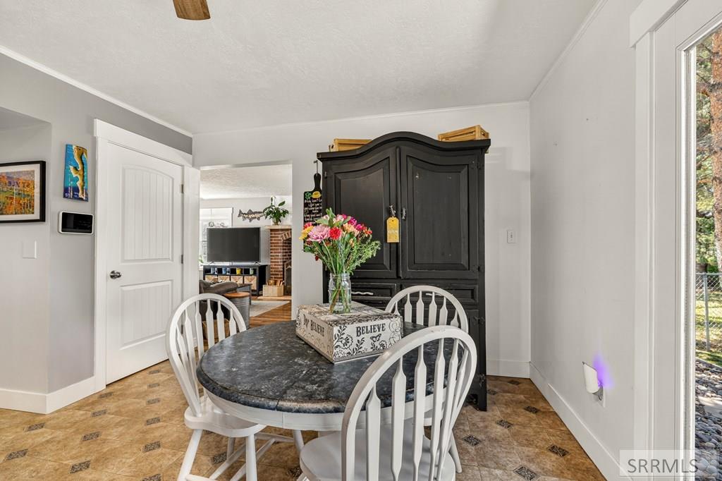 653 N 3300 E Property Photo 14