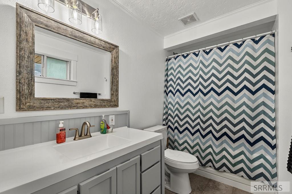 653 N 3300 E Property Photo 19