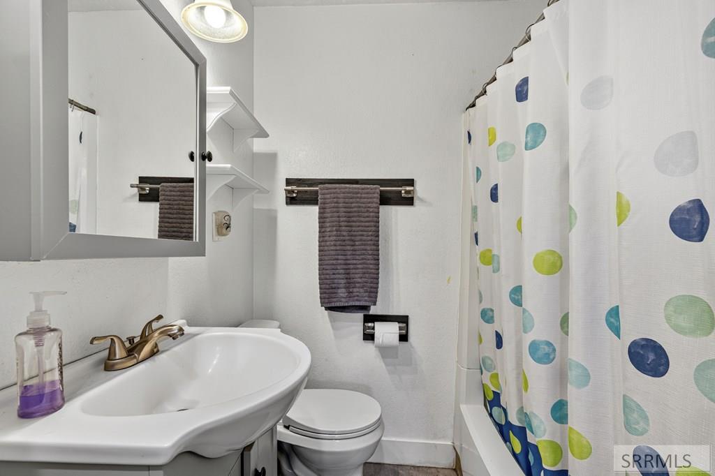 653 N 3300 E Property Photo 23