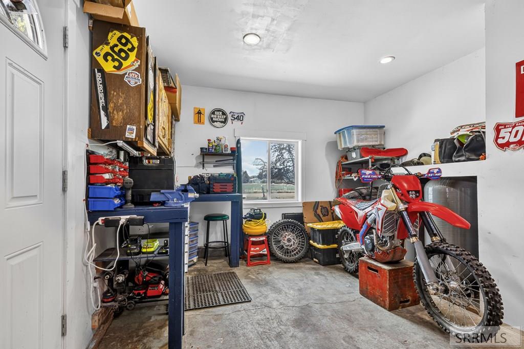 653 N 3300 E Property Photo 35