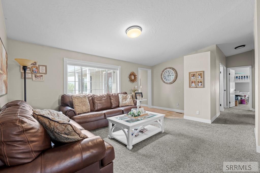 853 E 900 N Property Photo 6